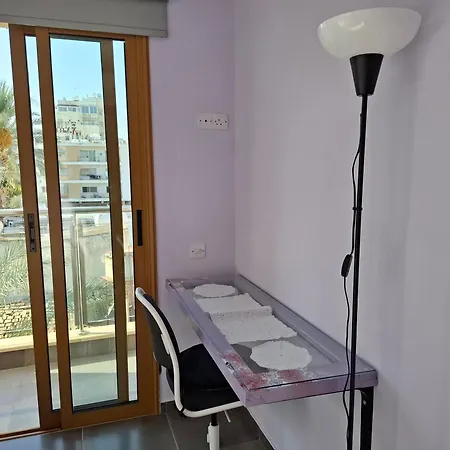 Private In Shared Downtown Homestay