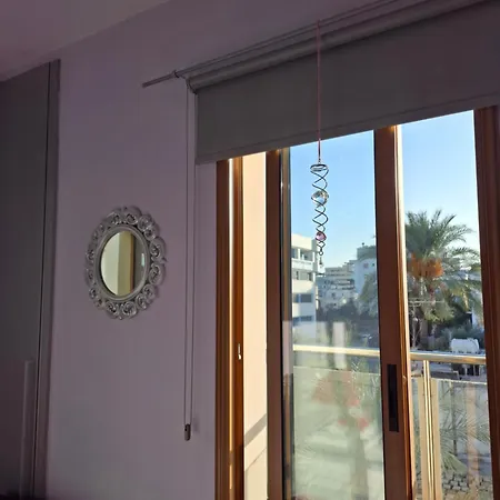 Private In Shared Downtown Homestay