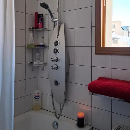 Homestay Private In Shared Downtown